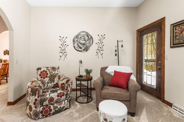 762 Valley Forge DRIVE, Slinger, WI 53086