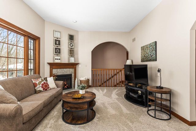 762 Valley Forge DRIVE, Slinger, WI 53086