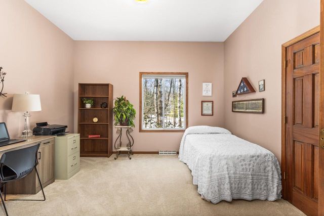 762 Valley Forge DRIVE, Slinger, WI 53086