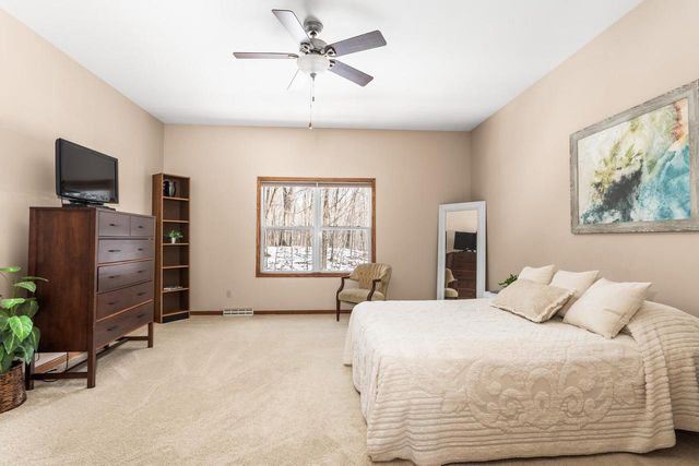 762 Valley Forge DRIVE, Slinger, WI 53086