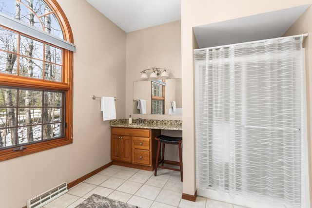 762 Valley Forge DRIVE, Slinger, WI 53086