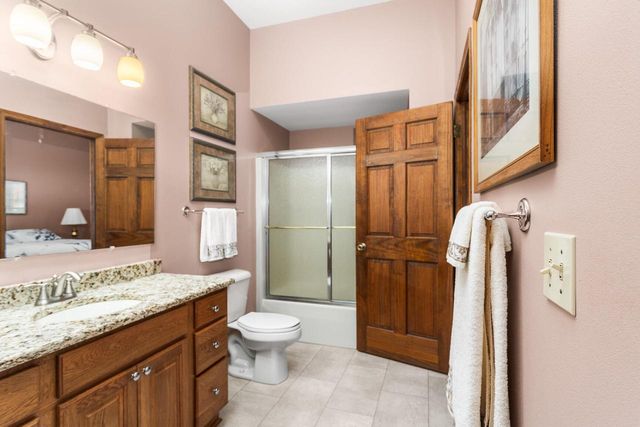 762 Valley Forge DRIVE, Slinger, WI 53086