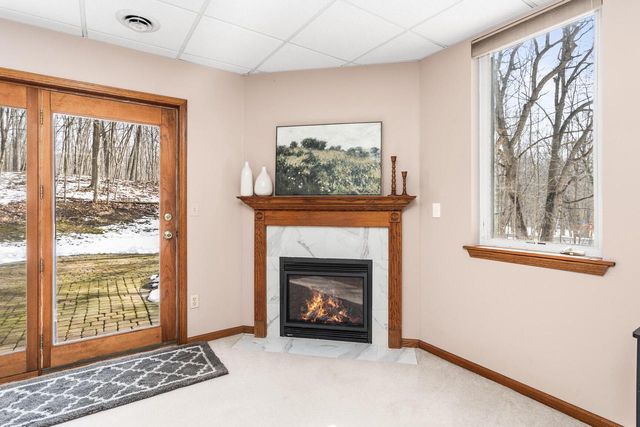 762 Valley Forge DRIVE, Slinger, WI 53086