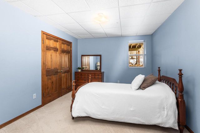 762 Valley Forge DRIVE, Slinger, WI 53086