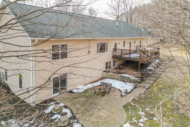 762 Valley Forge DRIVE, Slinger, WI 53086