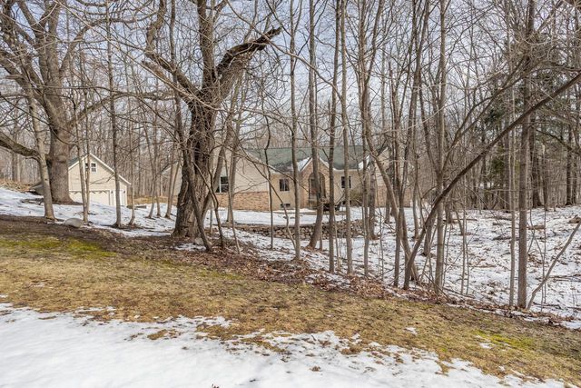 762 Valley Forge DRIVE, Slinger, WI 53086