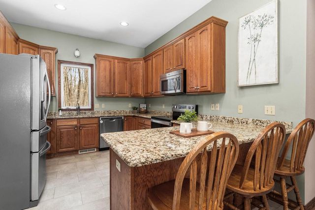 762 Valley Forge DRIVE, Slinger, WI 53086