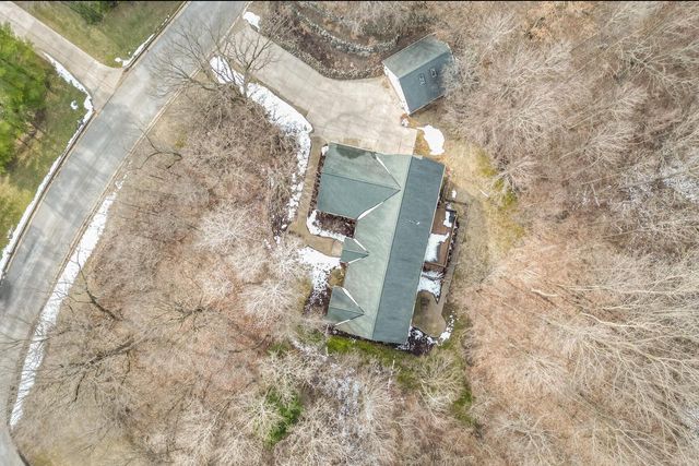 762 Valley Forge DRIVE, Slinger, WI 53086