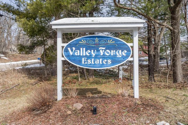 762 Valley Forge DRIVE, Slinger, WI 53086