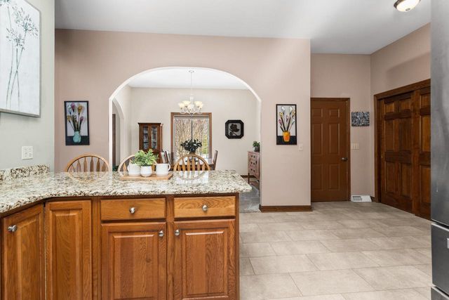 762 Valley Forge DRIVE, Slinger, WI 53086