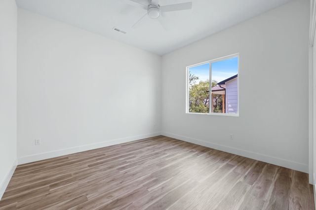 701 E Elmwood St, Park City, KS 67147
