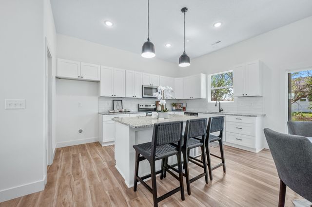 701 E Elmwood St, Park City, KS 67147