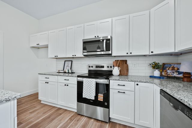 701 E Elmwood St, Park City, KS 67147