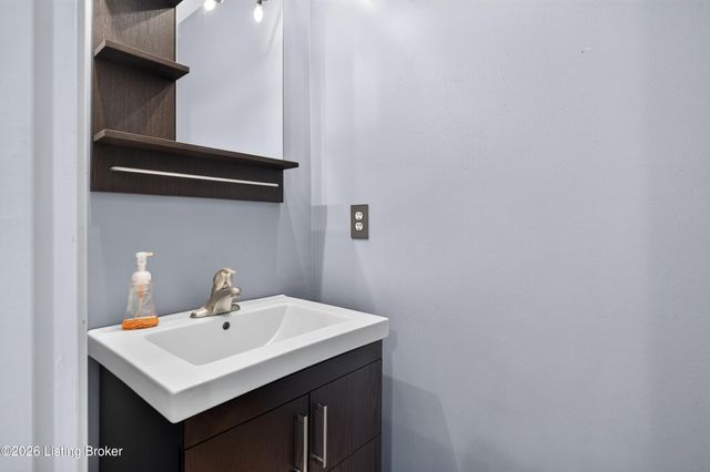 1915 Overlook Terrace, Louisville, KY 40205