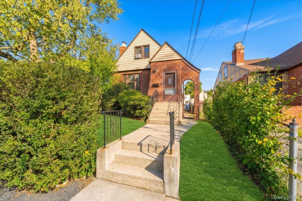 196 Hillside Avenue, Yonkers, NY 10703 — exterior
