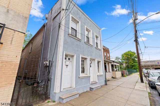 322 E Jersey St, Elizabeth City, NJ 07206