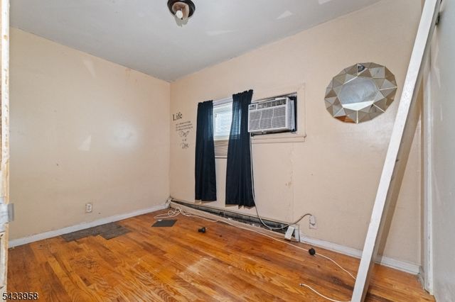 322 E Jersey St, Elizabeth City, NJ 07206
