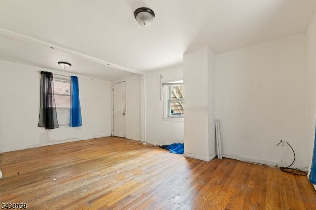322 E Jersey St, Elizabeth City, NJ 07206
