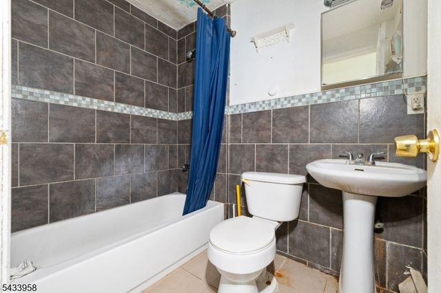 322 E Jersey St, Elizabeth City, NJ 07206