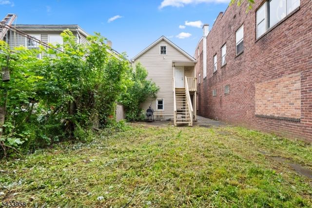 322 E Jersey St, Elizabeth City, NJ 07206