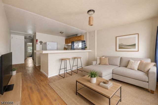 322 E Jersey St, Elizabeth City, NJ 07206
