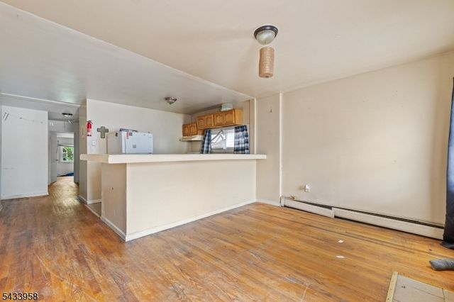 322 E Jersey St, Elizabeth City, NJ 07206