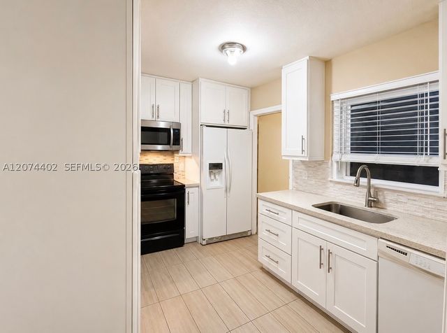 3861 NW 6th St, Lauderhill, FL 33311