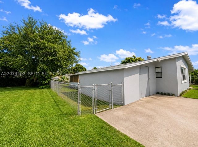 3861 NW 6th St, Lauderhill, FL 33311