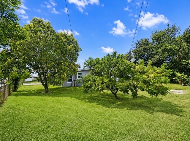 3861 NW 6th St, Lauderhill, FL 33311