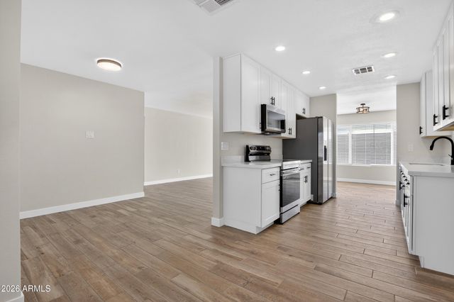 2355 W WALTANN Lane, Phoenix, AZ 85023