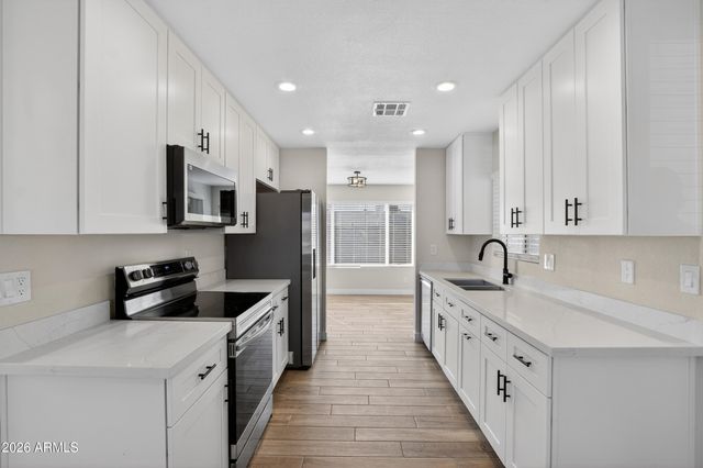 2355 W WALTANN Lane, Phoenix, AZ 85023