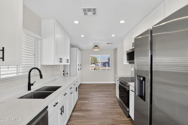 2355 W WALTANN Lane, Phoenix, AZ 85023