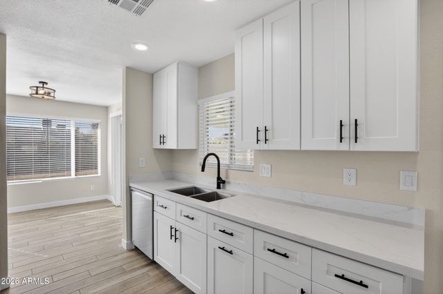 2355 W WALTANN Lane, Phoenix, AZ 85023