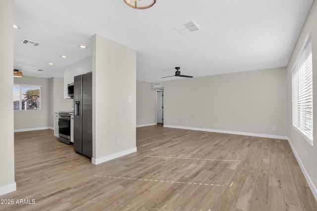 2355 W WALTANN Lane, Phoenix, AZ 85023