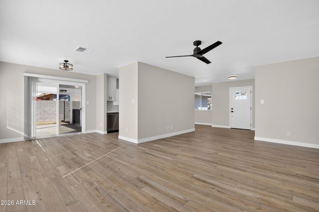 2355 W WALTANN Lane, Phoenix, AZ 85023