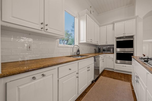 2703 McCullough ST, Austin, TX 78703