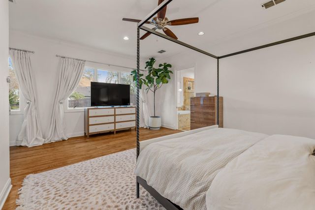 2703 McCullough ST, Austin, TX 78703