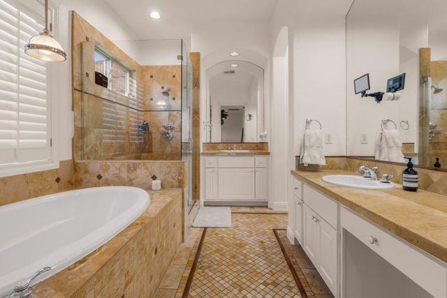 2703 McCullough ST, Austin, TX 78703