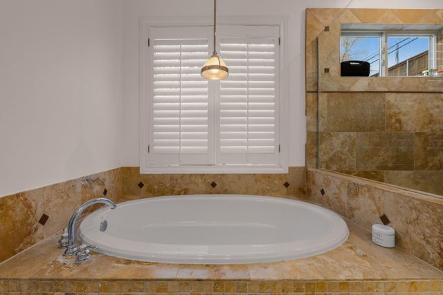 2703 McCullough ST, Austin, TX 78703