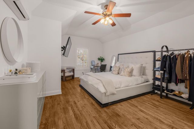 2703 McCullough ST, Austin, TX 78703