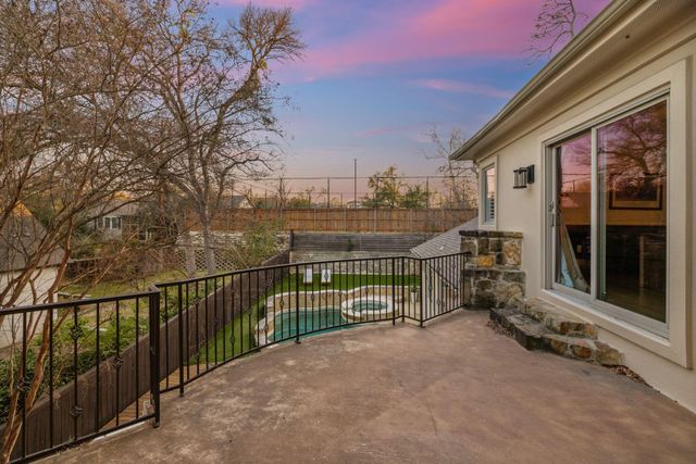 2703 McCullough ST, Austin, TX 78703