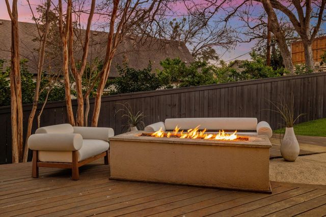 2703 McCullough ST, Austin, TX 78703