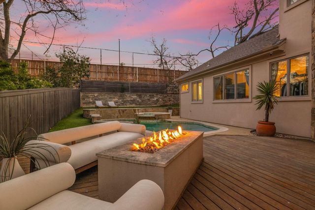 2703 McCullough ST, Austin, TX 78703