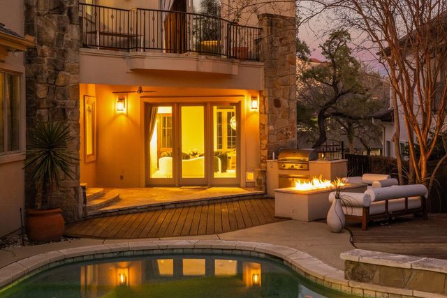 2703 McCullough ST, Austin, TX 78703