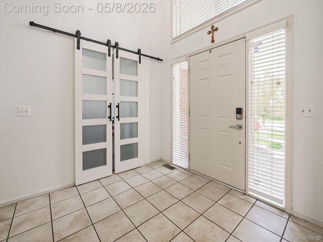5221 Sandlewood Drive, Commerce Charter Township, MI 48382
