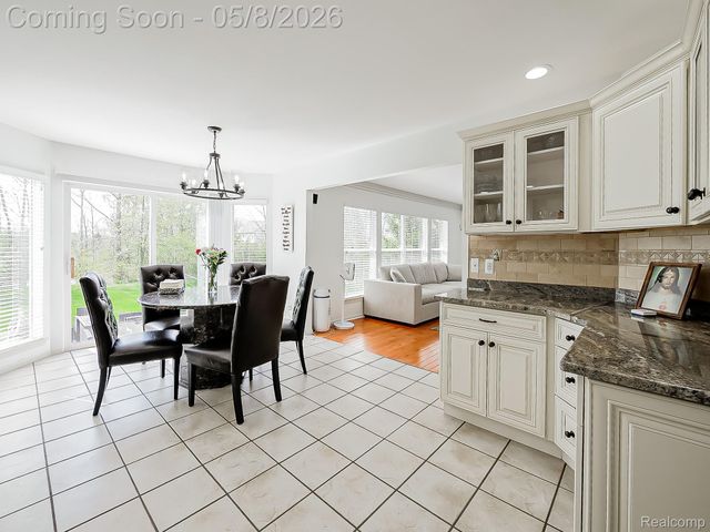5221 Sandlewood Drive, Commerce Charter Township, MI 48382