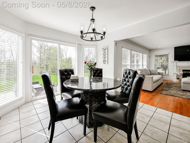 5221 Sandlewood Drive, Commerce Charter Township, MI 48382