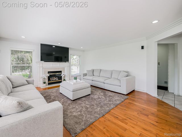 5221 Sandlewood Drive, Commerce Charter Township, MI 48382