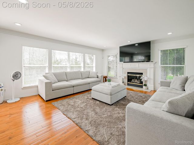 5221 Sandlewood Drive, Commerce Charter Township, MI 48382