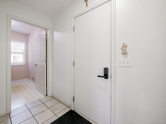 5221 Sandlewood Drive, Commerce Charter Township, MI 48382